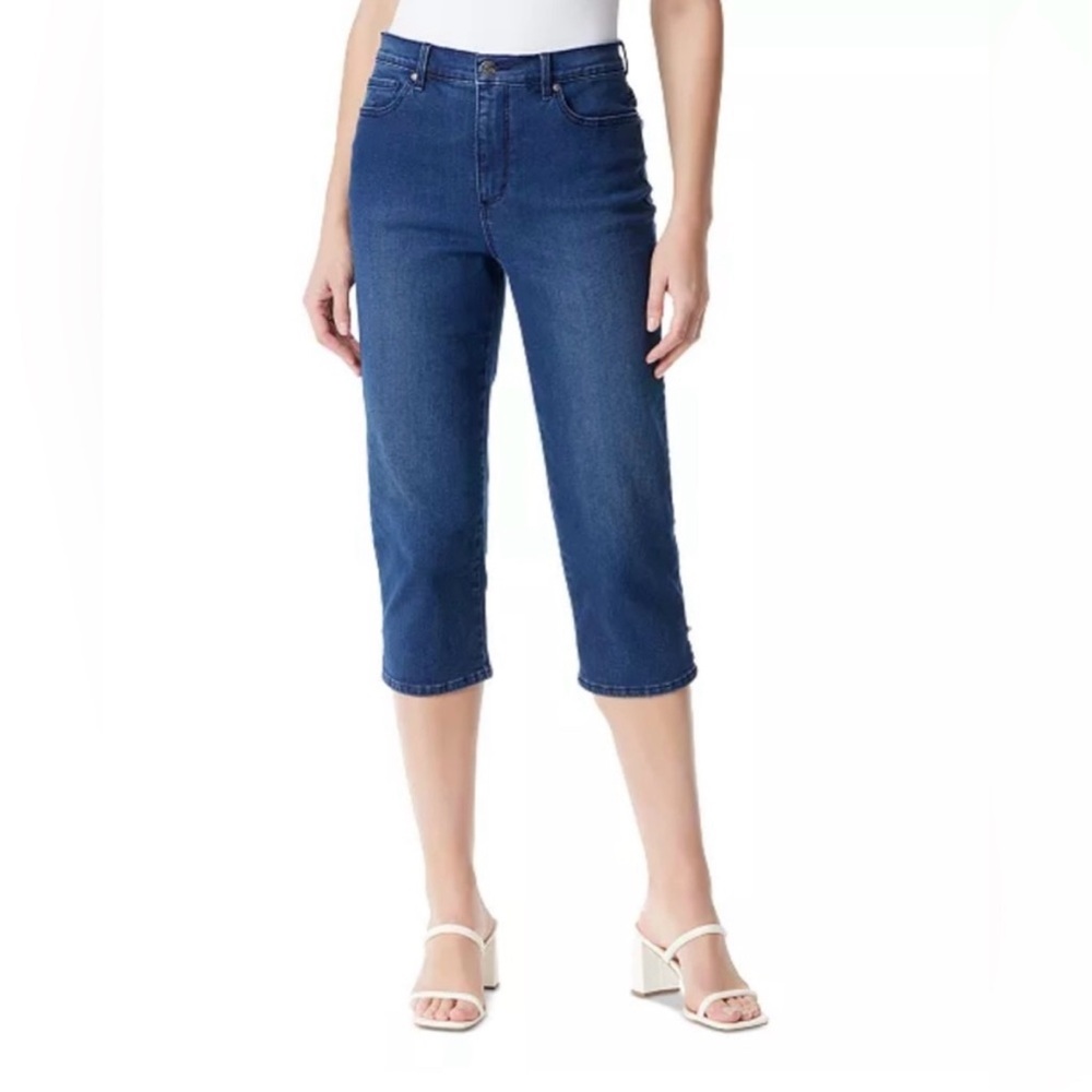 Gloria Vanderbilt Amanda Capri Jeans All Around Slimming in Madison. Women’s 6